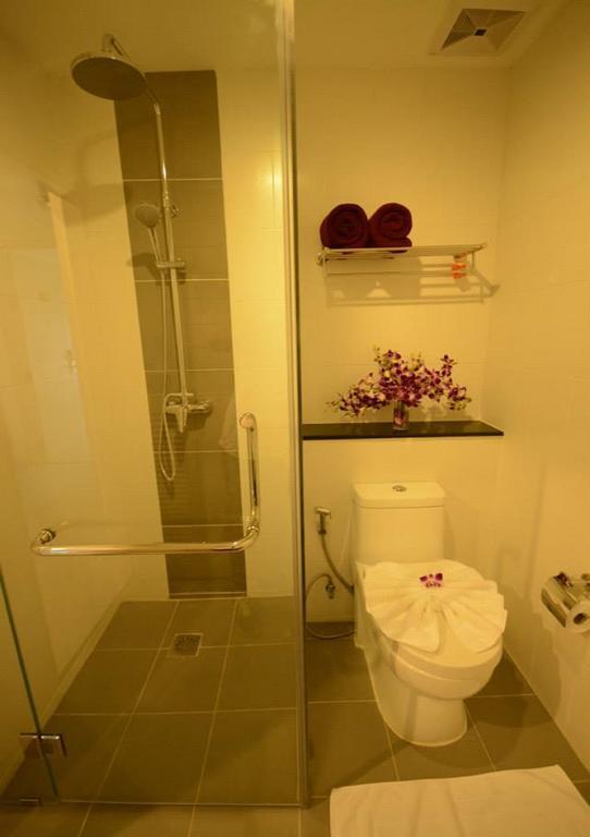 The Patong Center Hotel Rum bild
