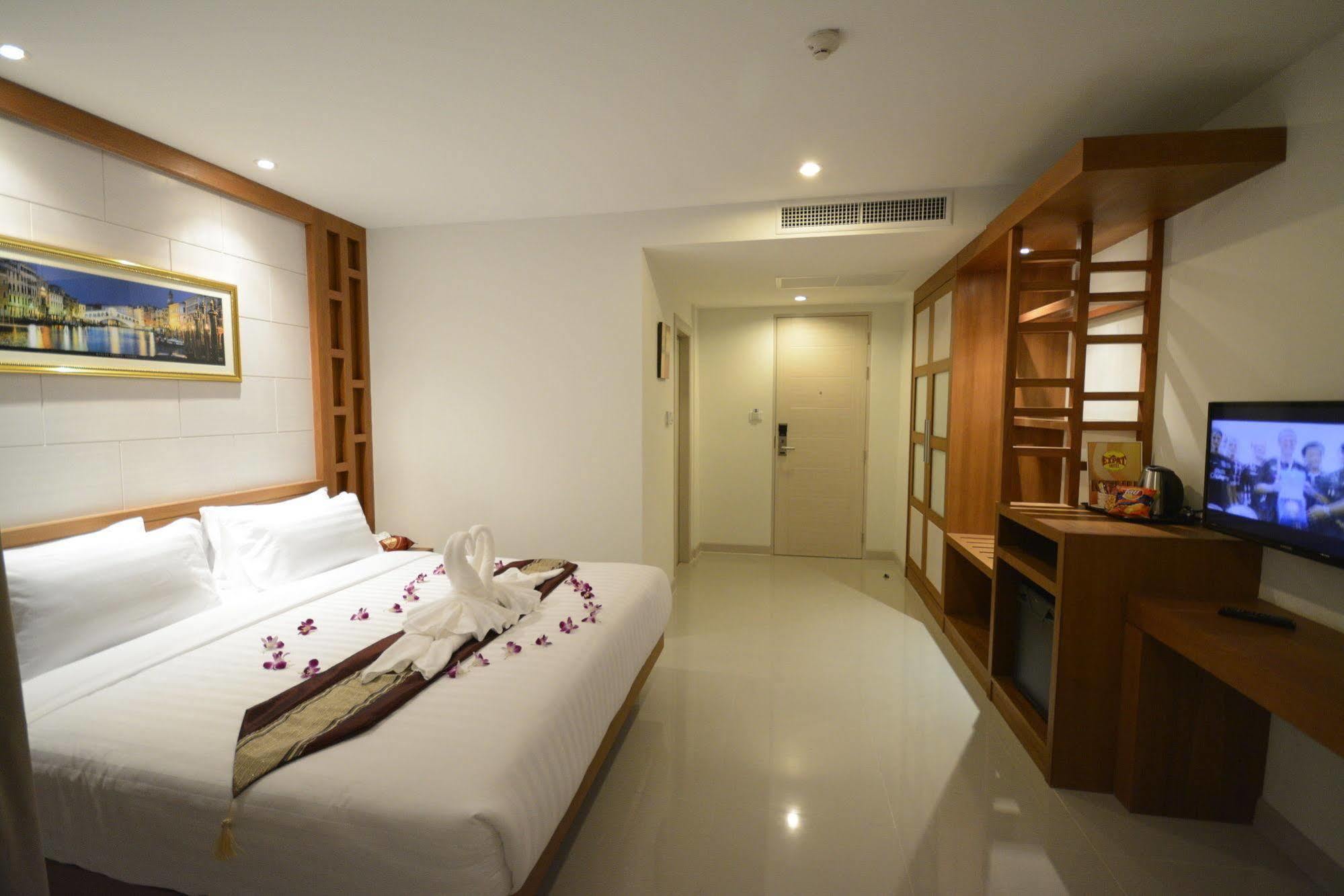 The Patong Center Hotel Exteriör bild